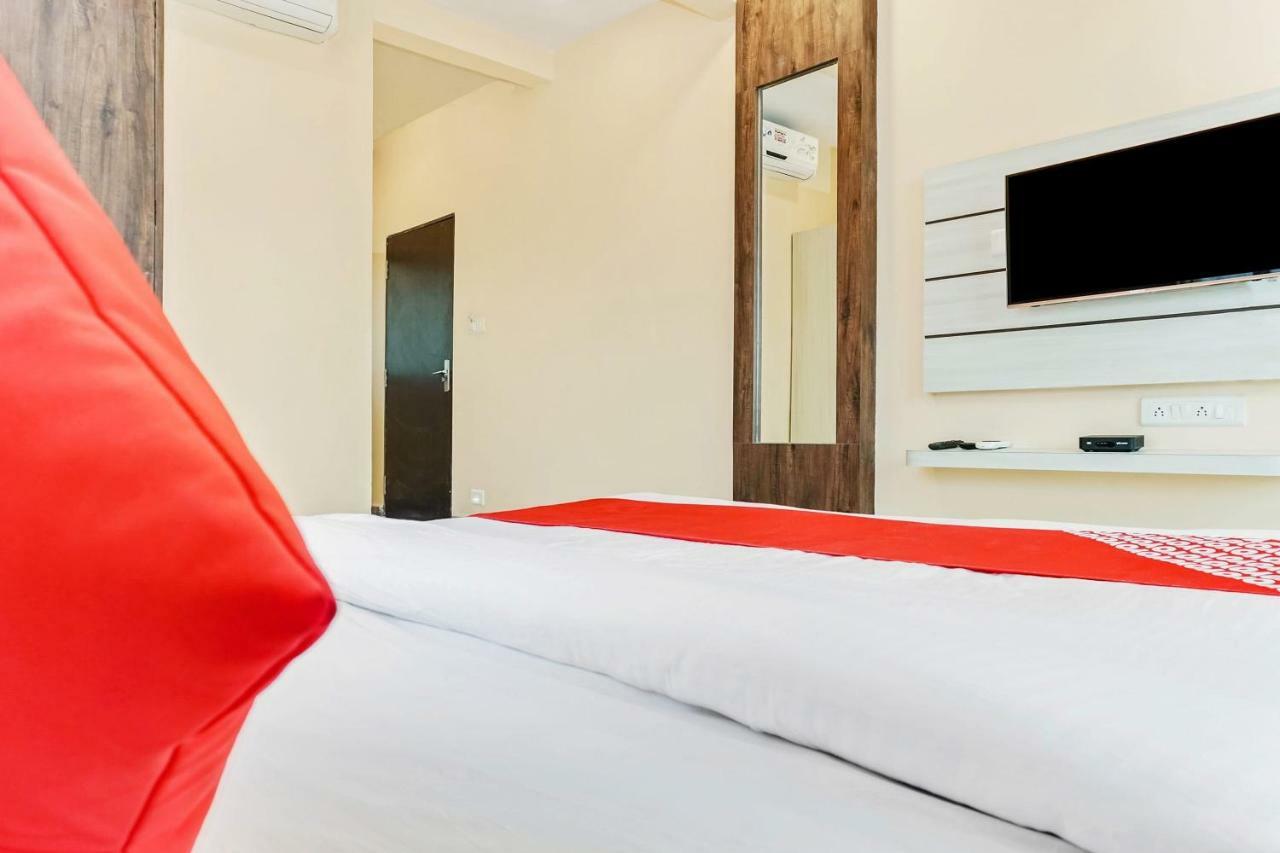 Oyo 29634 Hotel Navalai Pride Ratnāgiri Exterior foto